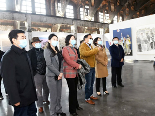 best365美术学院唐成辉出席第七届安徽美术大展优秀作品展开幕式并作代表发言