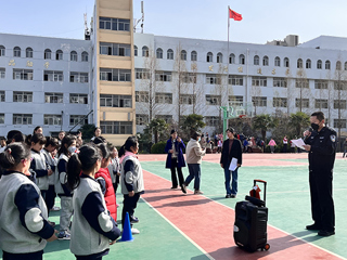 best365大附小举行第五次应急疏散演练活动